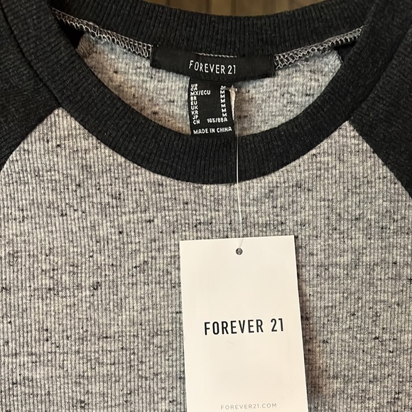 New With Tags Cropped long Sleeve Ribbed Tee. Size Medium. - Picture 2 of 3